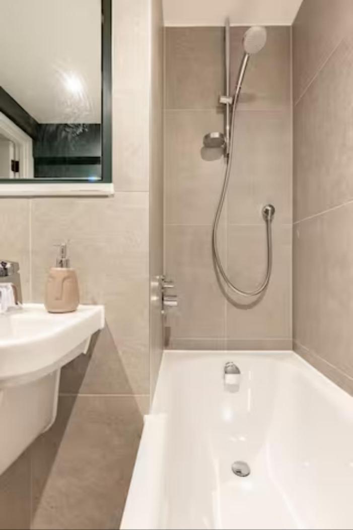 Two Bedrooms Exquisite En-Suite Apartment Deansgate Manchester Zewnętrze zdjęcie